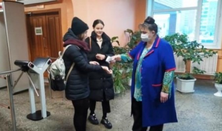 Из-за вспышки ОРВИ в школах Архангельска ввели термометрию 