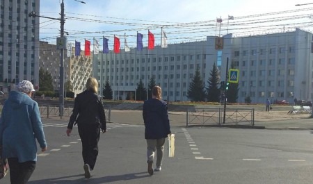 На перекрестке в центре Архангельска увеличили продолжительность пешеходной фазы