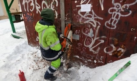 В Архангельске продолжается суровая борьба с незаконными постройками