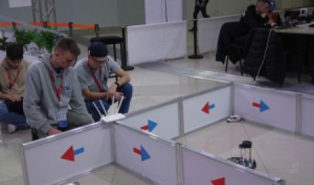 Наши на "Кубке РТК": сразу 8 команд робототехников выставил САФУ