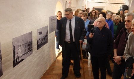 В Архангельске к юбилею города открыли выставку ретрофотографий