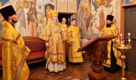Митрополит Корнилий 2 декабря совершил всенощное бдение в Архангельске 