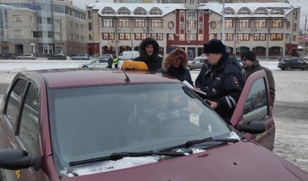 В Архангельской области нашли 155 нарушений, связанных с перевозками легковыми такси