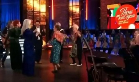 В программе Андрея Малахова «Песни от всей души» выступили бабушки из Коноши