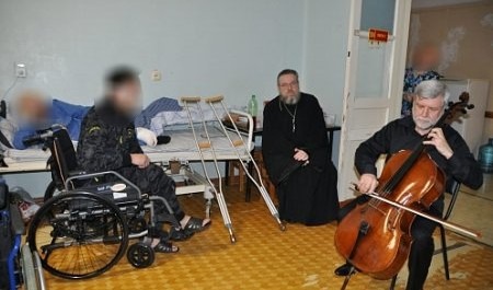 Епархия организовала концерт в палатах северодвинского госпиталя
