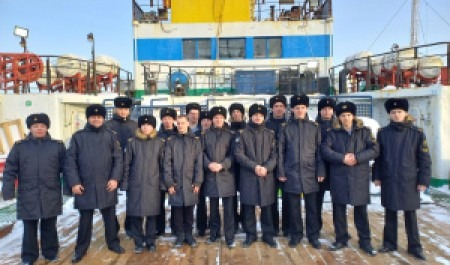 Курсанты ВШРиМТ посетили промысловое судно «Ачинск»
