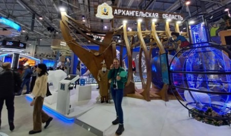На выставке «Россия» продолжают работу экскурсоводы из Архангельской области