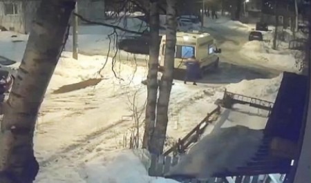 В Архангельске выкинули пациента из машины скорой: что говорит областной Минздрав