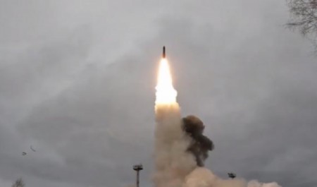 С космодрома Плесецк запустили межконтинентальную баллистическую ракету 