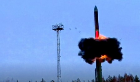 С космодрома Плесецк запустили баллистическую ракету «Ярс»