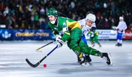 «Водник» вышел в финал чемпионата по бенди после разгромной победы в Архангельске