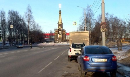 У пешеходного перехода в привокзальном районе Архангельска запретят парковку