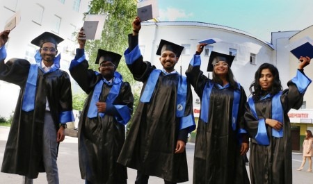 С 1991 года образование в СГМУ получили около 1200 студентов из Индии
