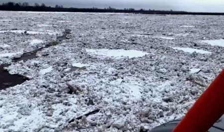 Активное движение льда началось в Красноборске
