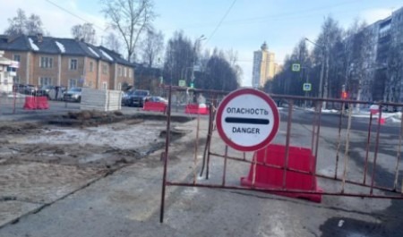 В центре Архангельска продлили перекрытие аварийного проспекта
