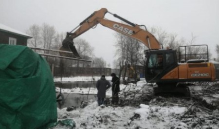 Архангельские службы начали откачивать воду у подтопленных домов на Гидролизном
