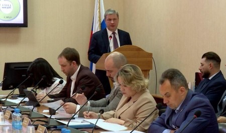 С отчётом о работе перед депутатами отчитался глава Архангельска Дмитрий Морев
