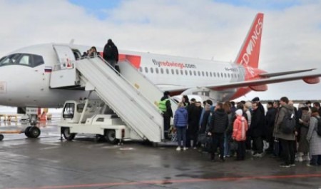 В числе пассажиров первого прямого авиарейса Архангельск-Минск оказался губернатор