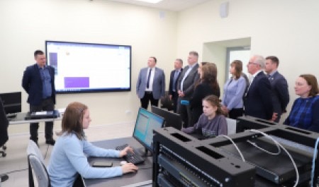 Депутаты регионального парламента познакомились с работой IT-парка «Цифровая Арктика»