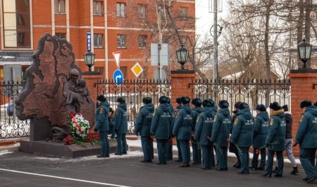 Сотрудники МЧС России почтили память погибших коллег и жертв радиационных катастроф