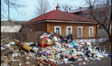 Деревню Забелье в Котласском районе тошнит от мусора