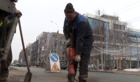 Около 3,5 тысяч квадратных метров дорожных ям планируют залатать в Архангельске до конца этого года