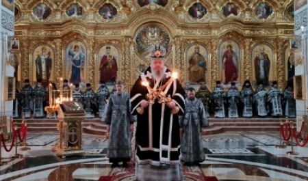 Митрополит Корнилий во вторник Страстной седмицы совершил Литургию Преждеосвященных Даров 