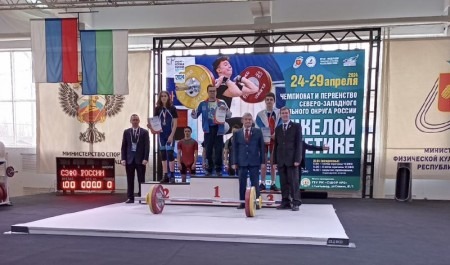 Архангельские тяжелоатлеты успешно выступили на зональных соревнованиях 