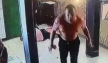 Полуголый северянин обварил кипятком и избил посетителя бара: это попало на видео