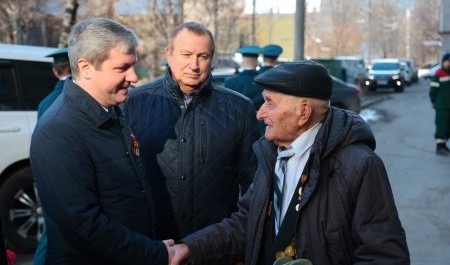 Дмитрий Морев лично поздравляет ветеранов с Днем Победы