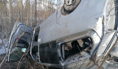 На подъезде к Северодвинску водитель легковушки слетел в кювет после 15-часовой езды без отдыха