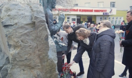 Медики Архангельской области почтили память коллег, совершивших подвиг во время Великой Отечественной войны