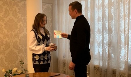 16 школьников Поморья получили паспорта накануне Дня Победы