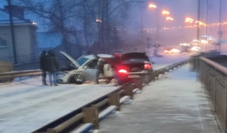 Из-за серьезного ДТП было остановлено движение транспорта по Северодвинскому мосту