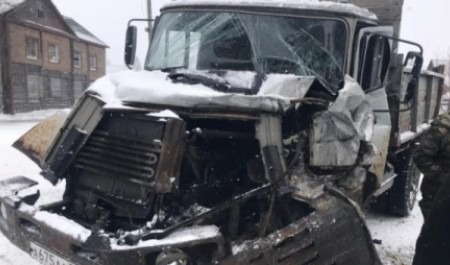 Водитель попал в больницу: на юге Поморья произошло тройное ДТП с грузовиком