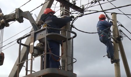 Затягивается устранение аварии на электрических сетях компании АСЭП в поселке Обозерский