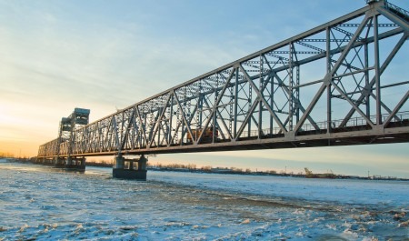 Сегодня Северодвинский мост закроют для проезда транспорта