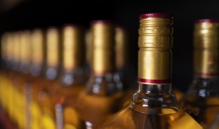  Последние звонки и выпускные вечера внесут коррективы в продажу алкоголя в Архангельской области