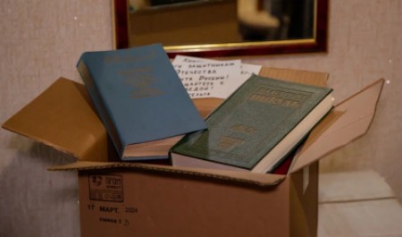 Архангелогородец передал книги в библиотеки Мелитополя
