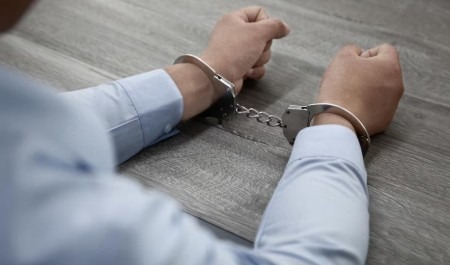 Экс-сотрудника архангельской полиции приговорили к тюремному сроку за избиение задержанного 