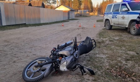 В Няндоме юный мотоциклист устроил гонки с ДПС и попал в больницу