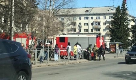 В Архангельске к зданию СГМУ съехались пожарные машины: что произошло