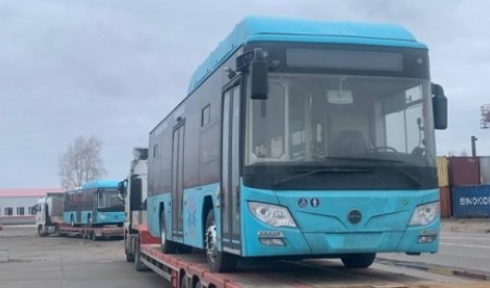 Очередная партия автобусов для работы на муниципальных маршрутах прибыла в Поморье