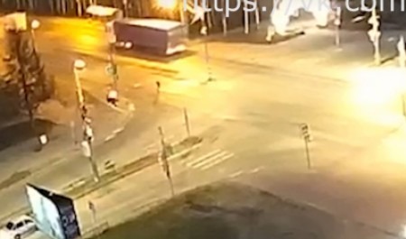 В Архангельске бесправный юнец-байкер снес пешехода-нарушителя 