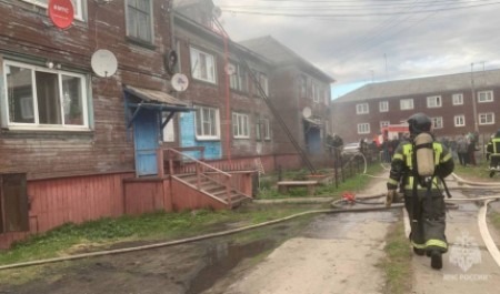 В островной части Архангельска произошел пожар в деревянном доме 