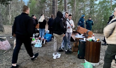 Северодвинские выпускники шумно отметили Последний звонок в Ягринском бору