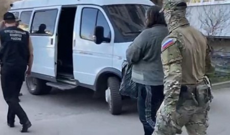 Видео: в Архангельске задержали мужчину по подозрению в дискредитации военных