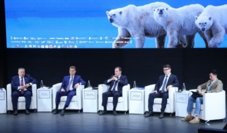 Алексей Чекунков и Александр Цыбульский приняли участие в пленарной сессии Всероссийского форума «Арктика. Лёд тронулся»