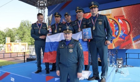 Глава МЧС России поприветствовал участников и наградил победителей международных соревнований кубками и дипломами