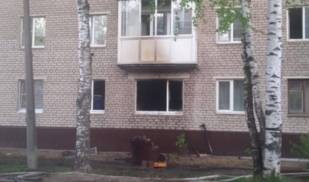 В Котласе сотрудники МЧС России спасли 19 человек на ночном пожаре